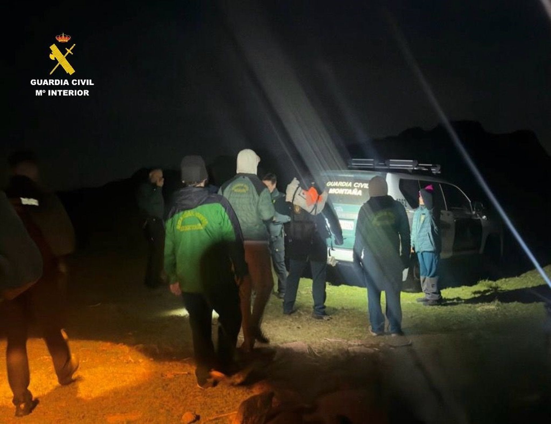 Rescatados cuatro senderistas que se habían perdido en una zona montañosa de Guijo de Santa Bárbara Rescatados cuatro senderistas que se habían perdido en una zona montañosa de Guijo de Santa Bárbara
