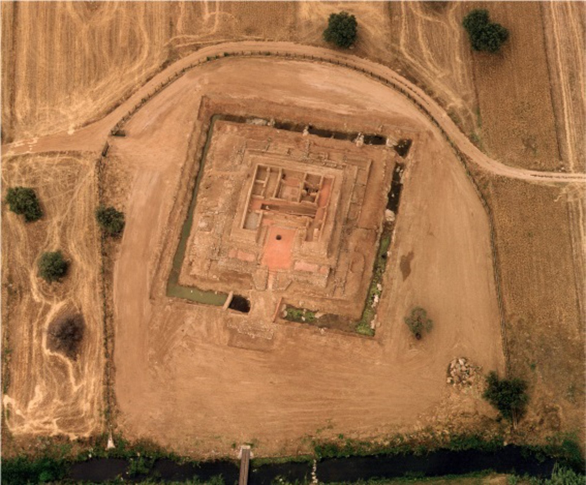 Cancho Roano celebra los 25 años de apertura al público con talleres infantiles, una visita guiada y una conferencia Cancho Roano celebra los 25 años de apertura al público con talleres infantiles, una visita guiada y una conferencia