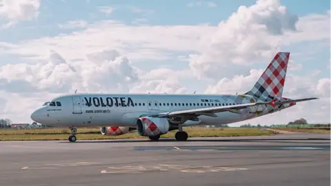Volotea refuerza su red nacional con el inicio de la nueva ruta entre Málaga y Santander Turismo