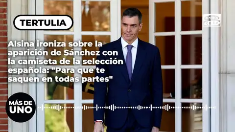Alsina ironiza sobre la aparición de Sánchez con la camiseta de la selección española: "Para que te saquen en todas partes" Alsina ironiza sobre la aparición de Sánchez con la camiseta de la selección española: "Para que te saquen en todas partes"