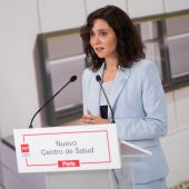 Ayuso reprocha al lehendakari Pradales que apele al origen del Guernica para pedir su traslado a Euskadi "según convenga"