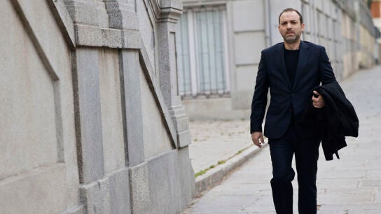 V&iacute;ctor &Aacute;balos, hijo del exministro Jos&eacute; Luis &Aacute;balos, llega este martes al Tribunal Supremo/ EFE/Sergio P&eacute;rez