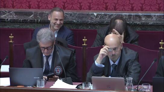 La risa de &Aacute;balos ante las palabras de J&eacute;ssica por el piso de Plaza de Espa&ntilde;a: "Le podr&iacute;a haber dicho muchas cosas m&aacute;s"