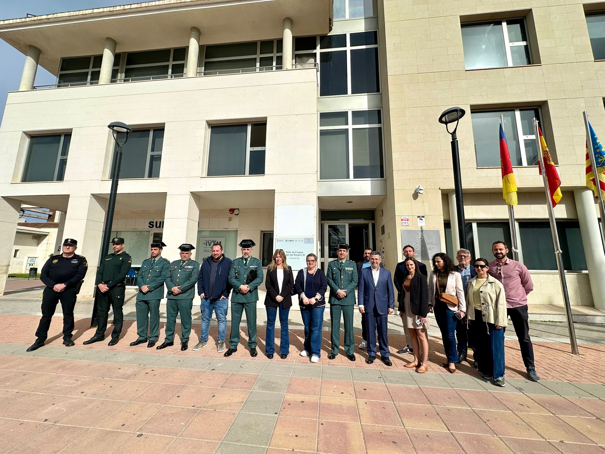 Albatera estrena una nueva oficina de atención al ciudadano de la Guardia Civil para formalizar denuncias y otros trámites Albatera estrena una nueva oficina de atención al ciudadano de la Guardia Civil para formalizar denuncias y otros trámites