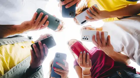 Menos pantallas, más familia: el reto que llega a Euskadi Menos pantallas, más familia: el reto que llega a Euskadi