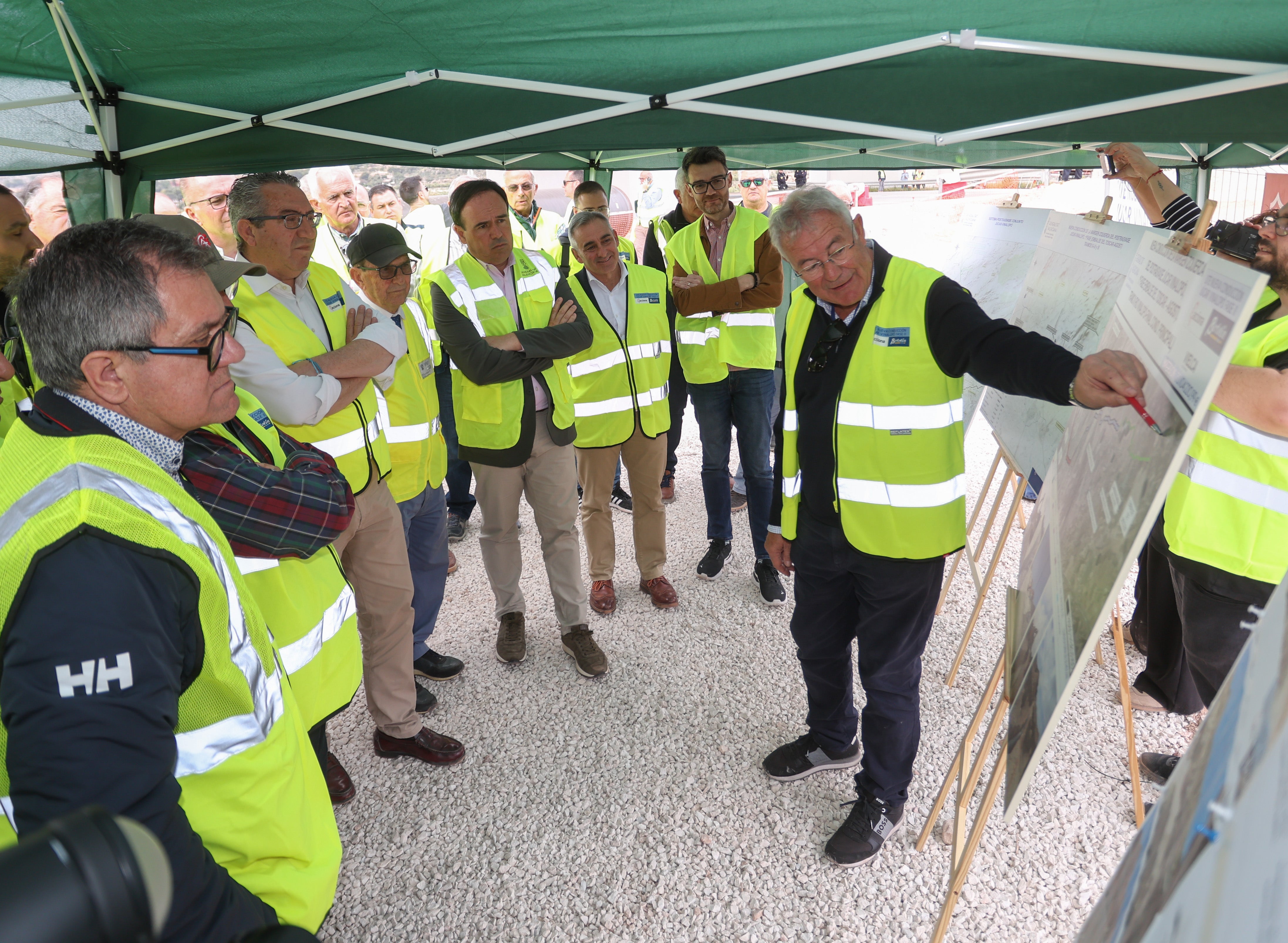 El tramo II del postrasvase Júcar-Vinalopó estará finalizado a finales de año y los regantes exigen arreglar el embalse de San Diego El tramo II del postrasvase Júcar-Vinalopó estará finalizado a finales de año y los regantes exigen arreglar el embalse de San Diego