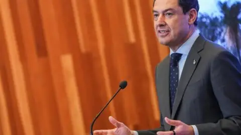 Juanma Moreno en un acto en Huelva el pasado 24 de marzo Juanma Moreno en un acto en Huelva el pasado 24 de marzo