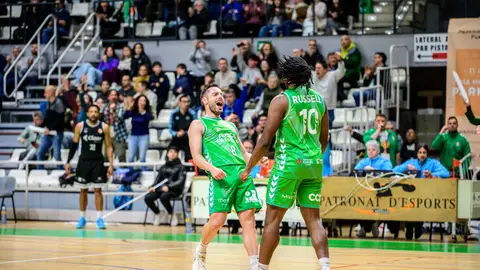 Faner y Russell celebran un triunfo en el Ciutat Faner y Russell celebran un triunfo en el Ciutat