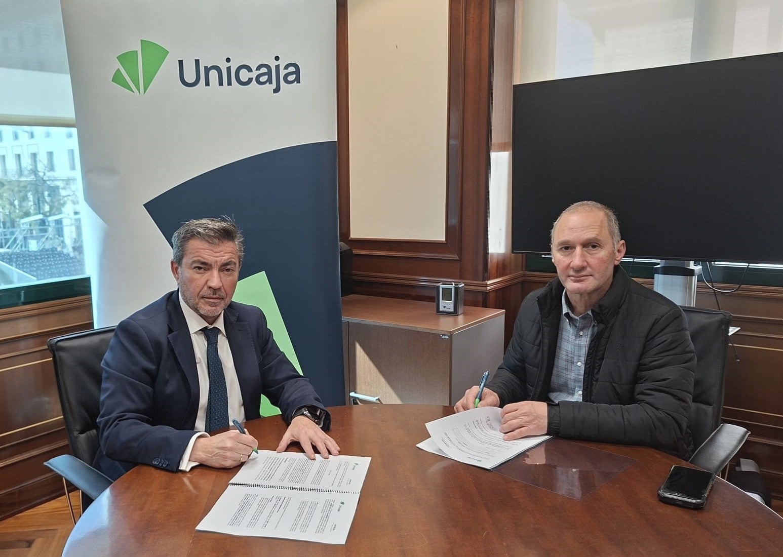 Unicaja y COAG Málaga unen esfuerzos para facilitar la actividad del sector agrícola y ganadero Unicaja y COAG Málaga unen esfuerzos para facilitar la actividad del sector agrícola y ganadero