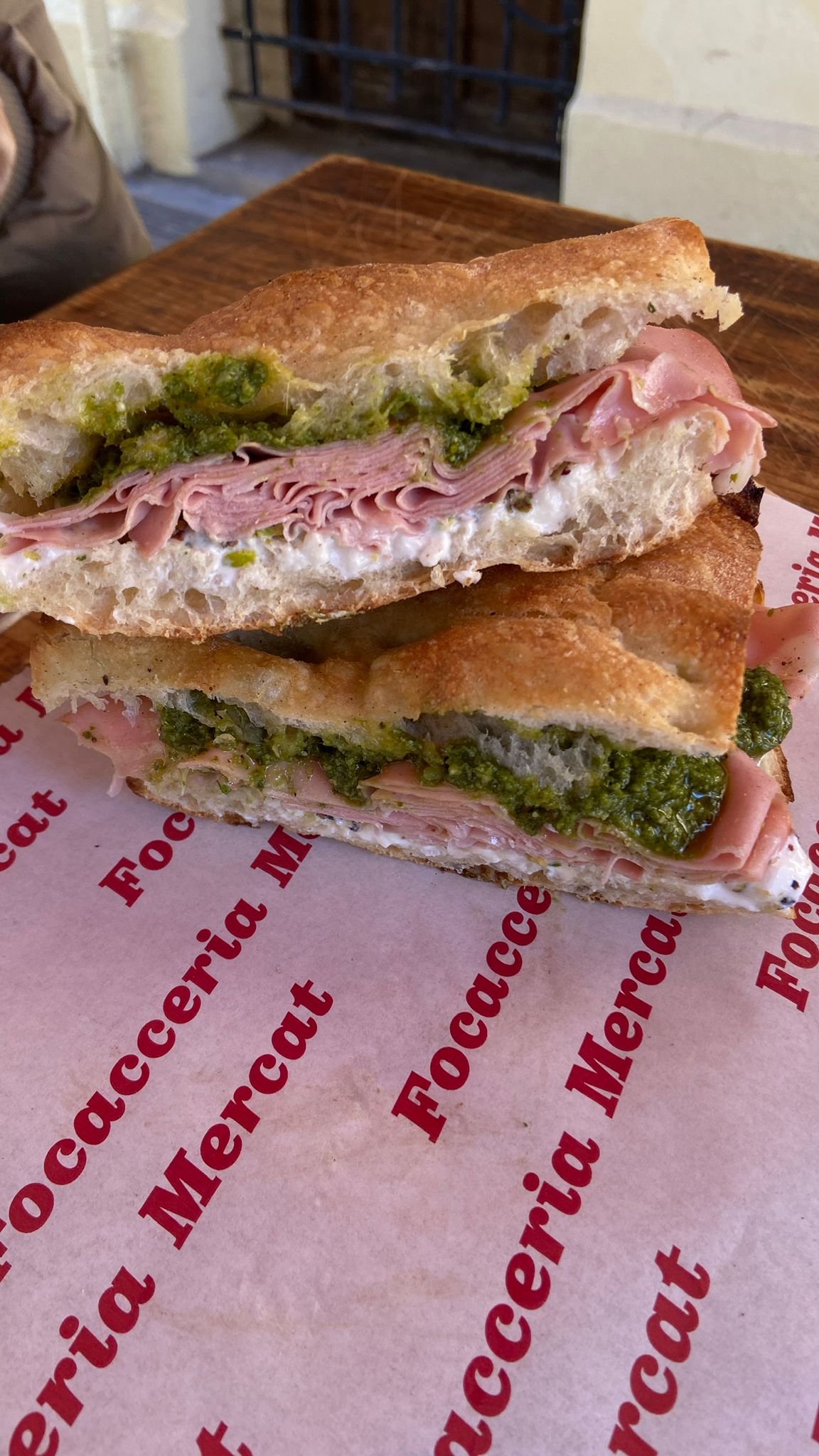 Focacceria Mercat conquista Cánovas y celebra con éxito el primer aniversario de su local frente al Mercado Central Focacceria Mercat conquista Cánovas y celebra con éxito el primer aniversario de su local frente al Mercado Central