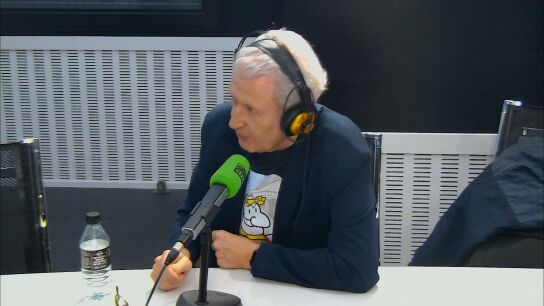 Emilio del R&iacute;o en los estudios de Onda Cero 