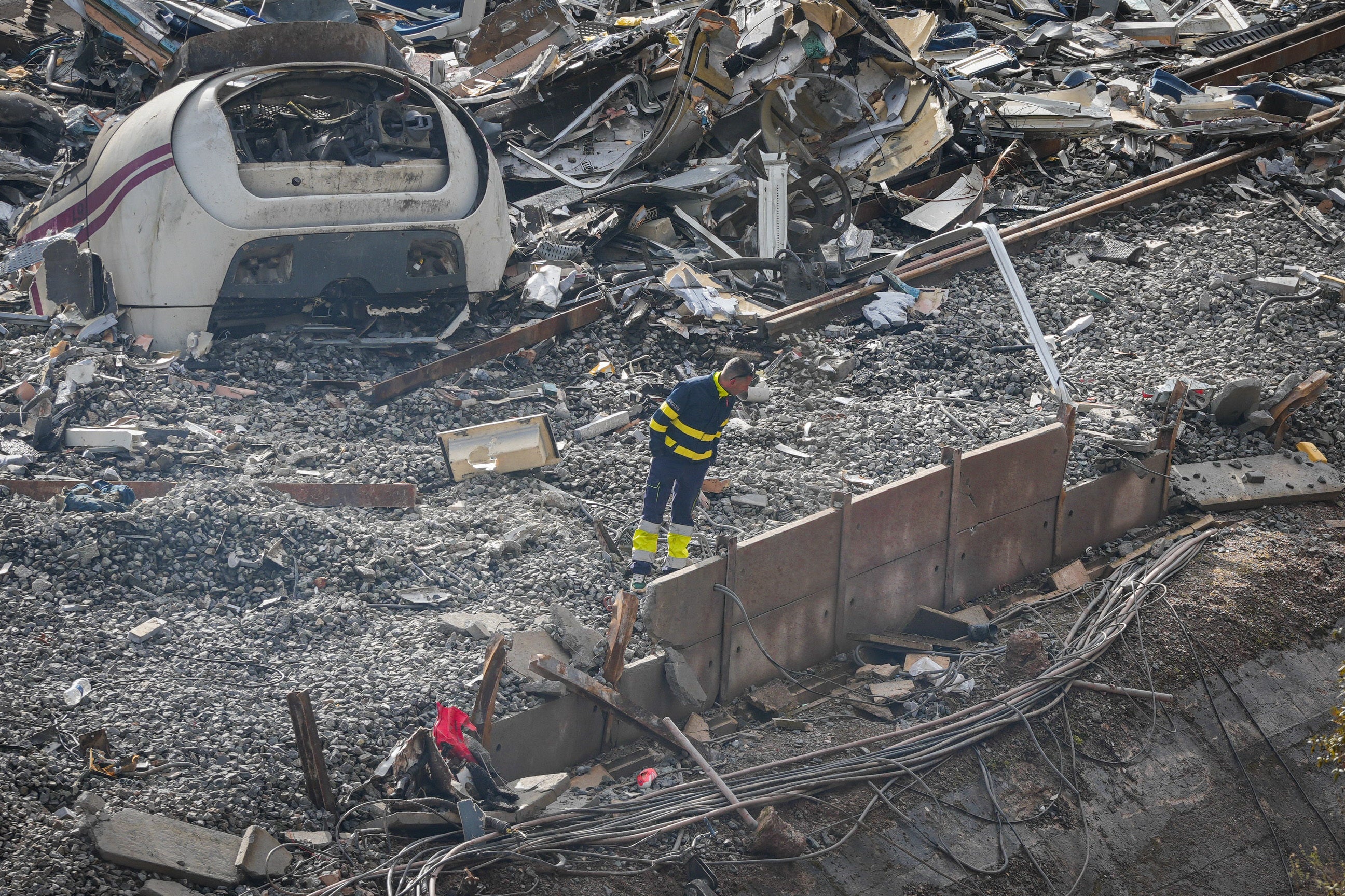 Un ingeniero, tras el informe sobre el accidente de Adamuz: "Demuestra que el Ministerio no está gestionando bien la infraestructura" Un ingeniero, tras el informe sobre el accidente de Adamuz: "Demuestra que el Ministerio no está gestionando bien la infraestructura"