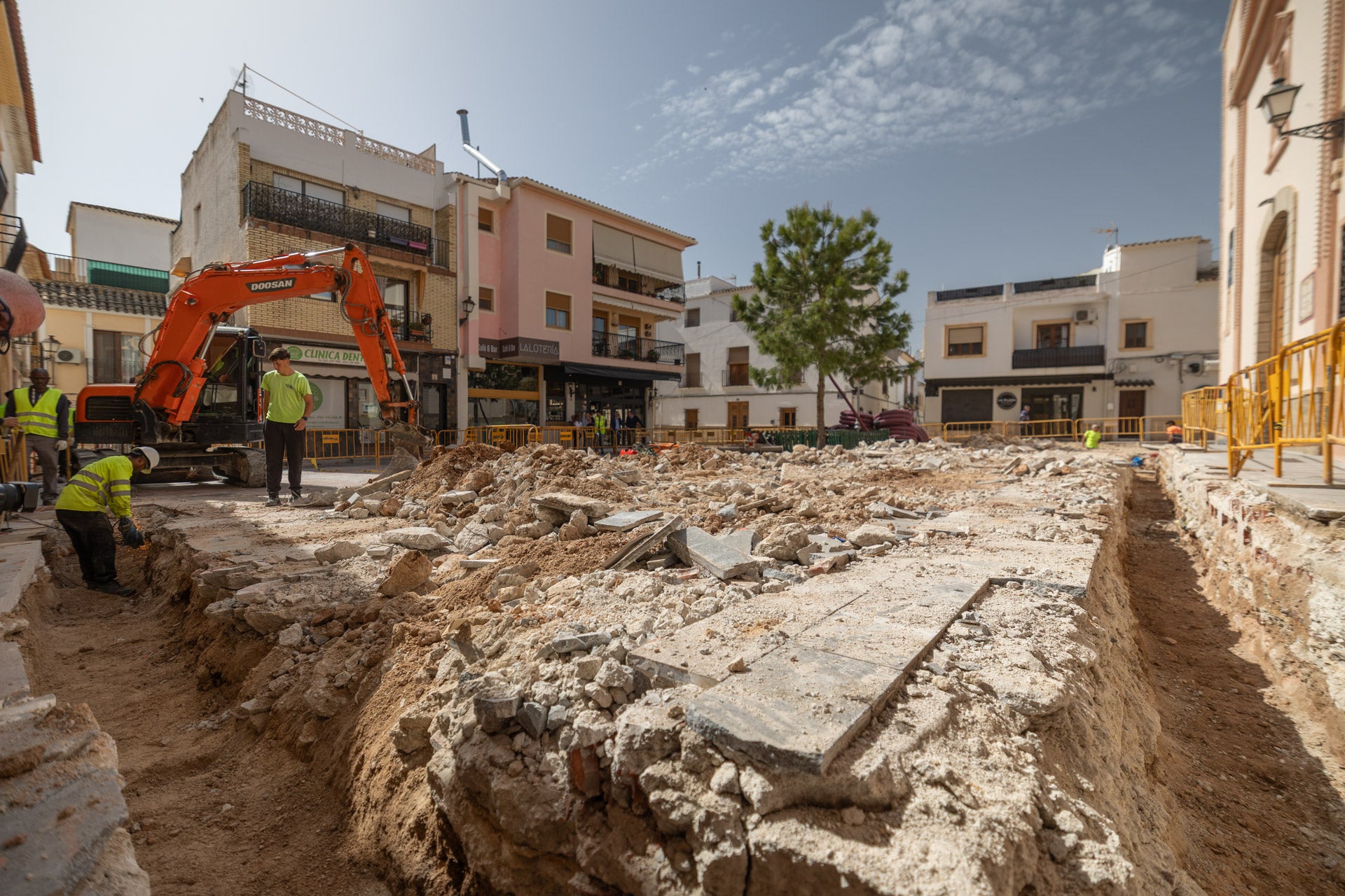 Las obras de remodelación del casco urbano de l’Alfàs del Pi se centran ya en la plaza Mayor Las obras de remodelación del casco urbano de l’Alfàs del Pi se centran ya en la plaza Mayor