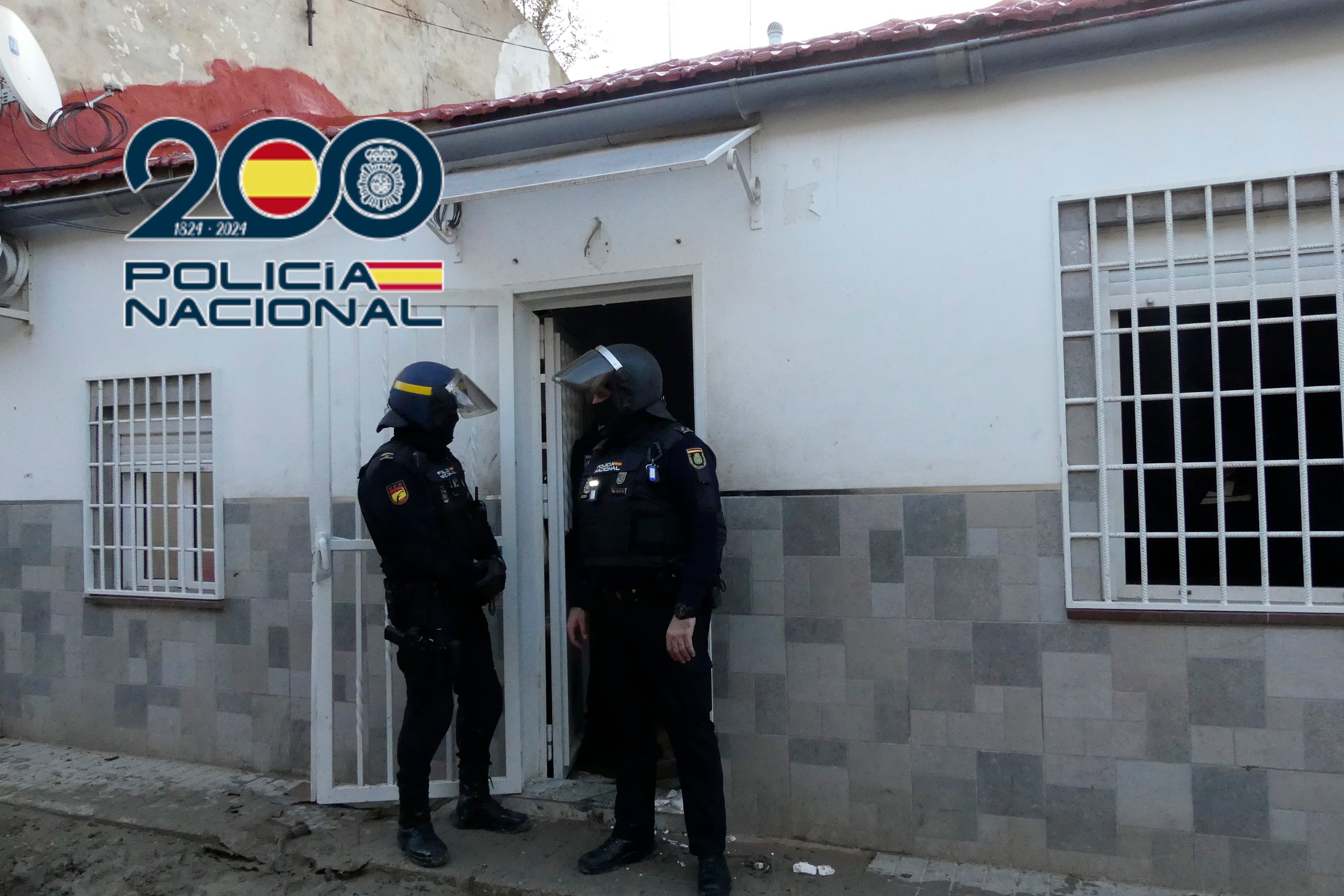 La Policía Nacional desarticula en Elda un clan familiar que retenía a un hombre en régimen de esclavitud para vender drogas La Policía Nacional desarticula en Elda un clan familiar que retenía a un hombre en régimen de esclavitud para vender drogas