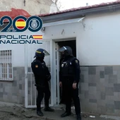 Vivienda de Elda en la que estaba el punto de venta de sustancias estupefacientes. Vivienda de Elda en la que estaba el punto de venta de sustancias estupefacientes.