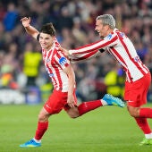Julián Alvarez celebra su gol en el Camp Nou