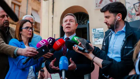 El presidente de Castilla-La Mancha, Emiliano García-Page, ofrece declaraciones a los medios durante el acto de restitución de obras incautadas y no devueltas por la dictadura franquista, en el Museo Diocesano de Arte Antiguo, a 9 de abril de 2026, en Sigüenza, Guadalajara, Castilla-La Mancha (España). El presidente de Castilla-La Mancha, Emiliano García-Page, ofrece declaraciones a los medios durante el acto de restitución de obras incautadas y no devueltas por la dictadura franquista, en el Museo Diocesano de Arte Antiguo, a 9 de abril de 2026, en Sigüenza, Guadalajara, Castilla-La Mancha (España).