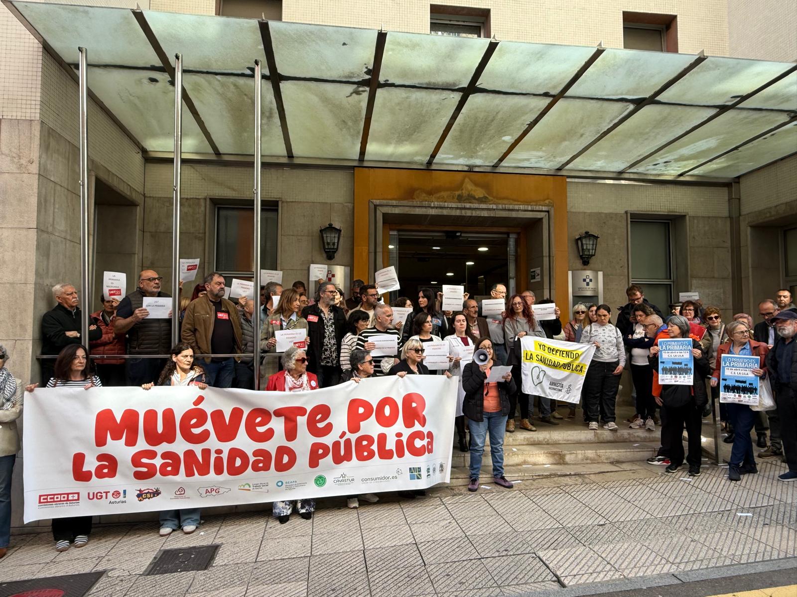 Usuarios de atención primaria se movilizan, frente a diferentes centros de salud de Asturias, para reivindicar un servicio público de calidad Usuarios de atención primaria se movilizan, frente a diferentes centros de salud de Asturias, para reivindicar un servicio público de calidad
