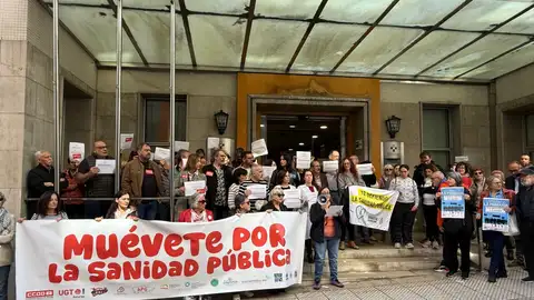 Concentración frente al centro de salud de La Lila, en Oviedo. Concentración frente al centro de salud de La Lila, en Oviedo