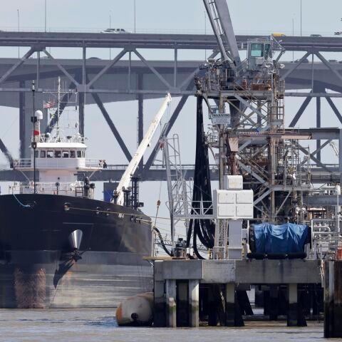 Imagen de archivo de una refinería.