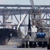 Imagen de archivo de una refinería.