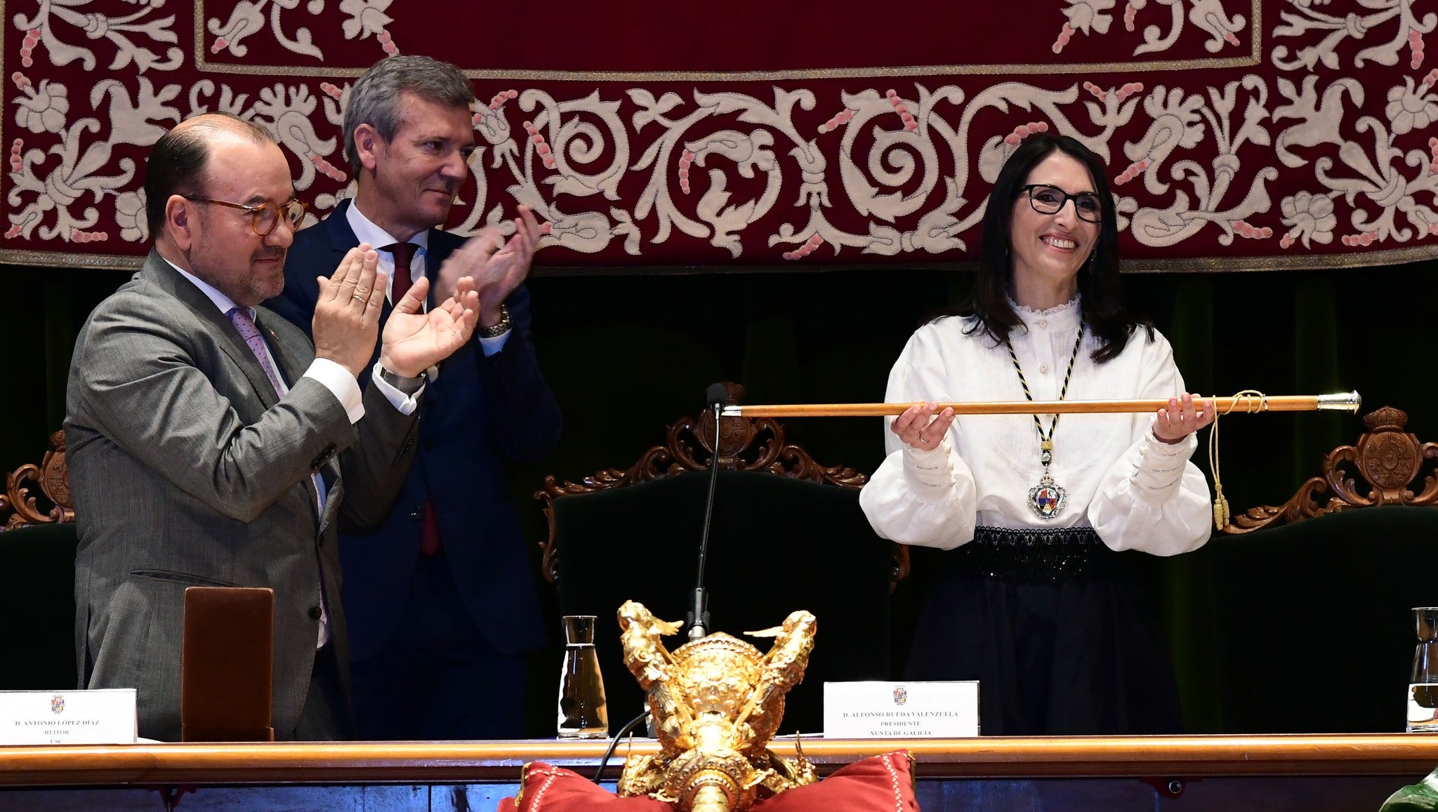 Rosa Crujeiras, primera rectora de la historia de la USC: "Haremos del conocimiento nuestra vanguardia, nuestra bandera y nuestro derecho" Rosa Crujeiras, primera rectora de la historia de la USC: "Haremos del conocimiento nuestra vanguardia, nuestra bandera y nuestro derecho"