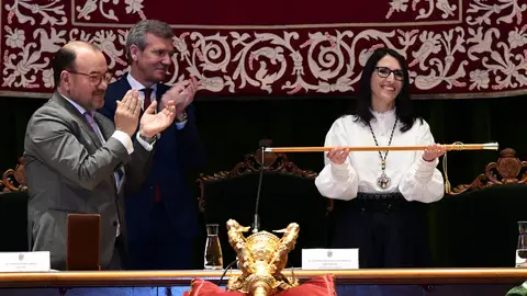 Rosa Crujeiras, primera rectora de la historia de la USC: "Haremos del conocimiento nuestra vanguardia, nuestra bandera y nuestro derecho" Rosa Crujeiras, primera rectora de la historia de la USC: "Haremos del conocimiento nuestra vanguardia, nuestra bandera y nuestro derecho"