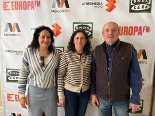 El beso de Irene Rosales y Guillermo Rosales tras separarse: "Ella no quiere que Kiko Rivera hable de él" El beso de Irene Rosales y Guillermo Rosales tras separarse: "Ella no quiere que Kiko Rivera hable de él"