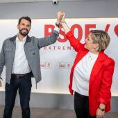  El líder del PSOE provincial de Cáceres, Álvaro Sánchez Cotrina (i), se ha impuesto esta noche en las primarias con el 58% de los votos frente a la diputada autonómica Soraya Vega (d) 
