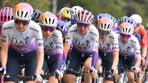 La ciclista espa&ntilde;ola, Mavi Garc&iacute;a, junto con su equipo UAE Team