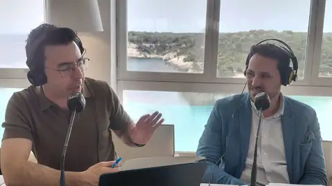 David Ruiz (d) y Carles Lamelo en el especial de Gente viajera en Menorca David Ruiz (d) y Carles Lamelo en el especial de Gente viajera en Menorca