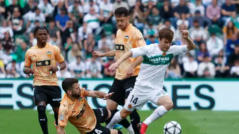 Lance del partido Elche CF - Valencia CF en el estadio Martínez Valero en la jornada 31 de la Liga EA Sports 2025-2026. Lance del partido Elche CF - Valencia CF en el estadio Martínez Valero en la jornada 31 de la Liga EA Sports 2025-2026.