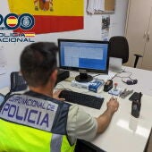 Un investigador de la Policía Nacional