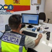 Un investigador de la Policía Nacional