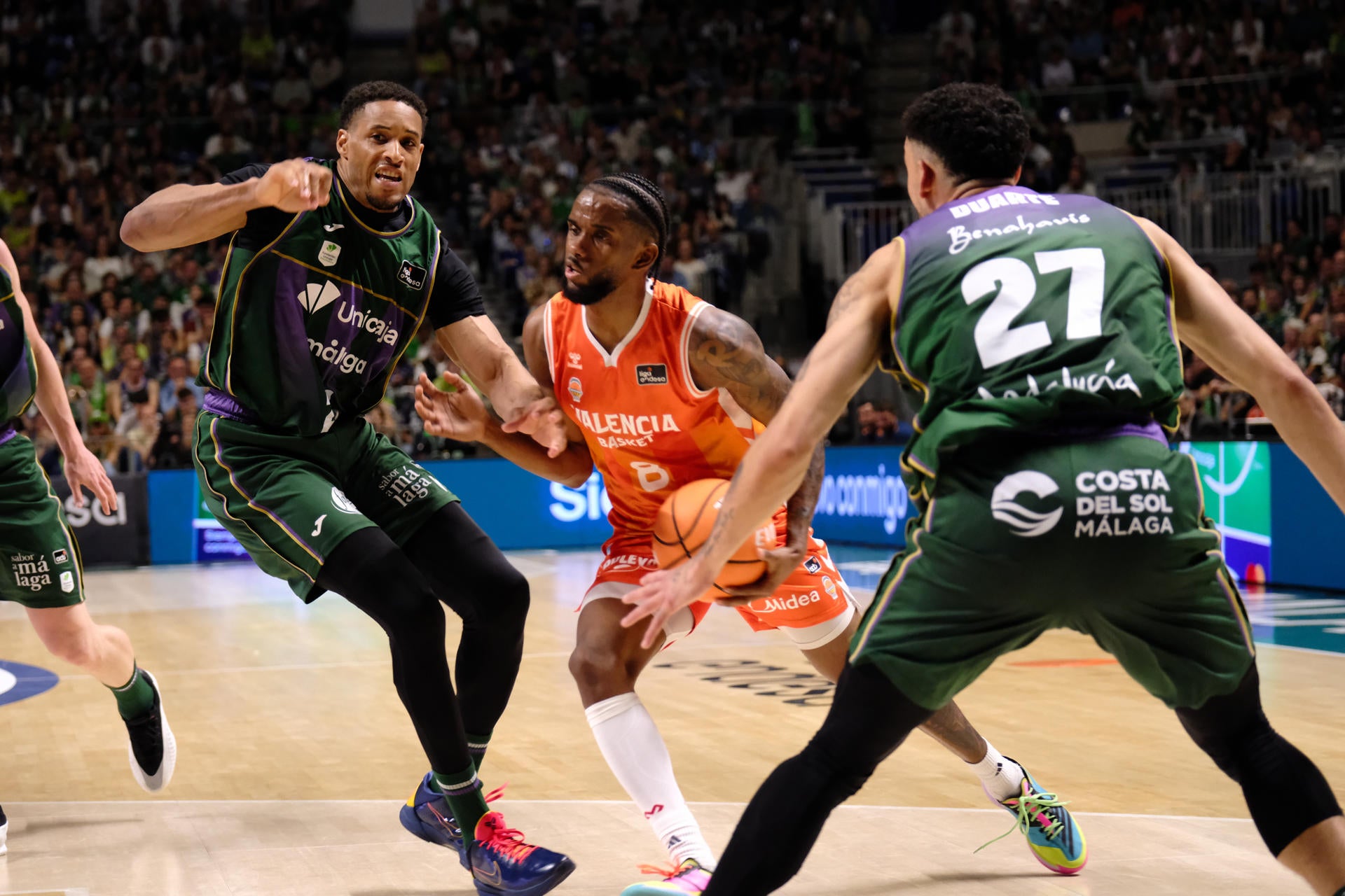 Valencia Basket conquista el Martín Carpena Valencia Basket conquista el Martín Carpena