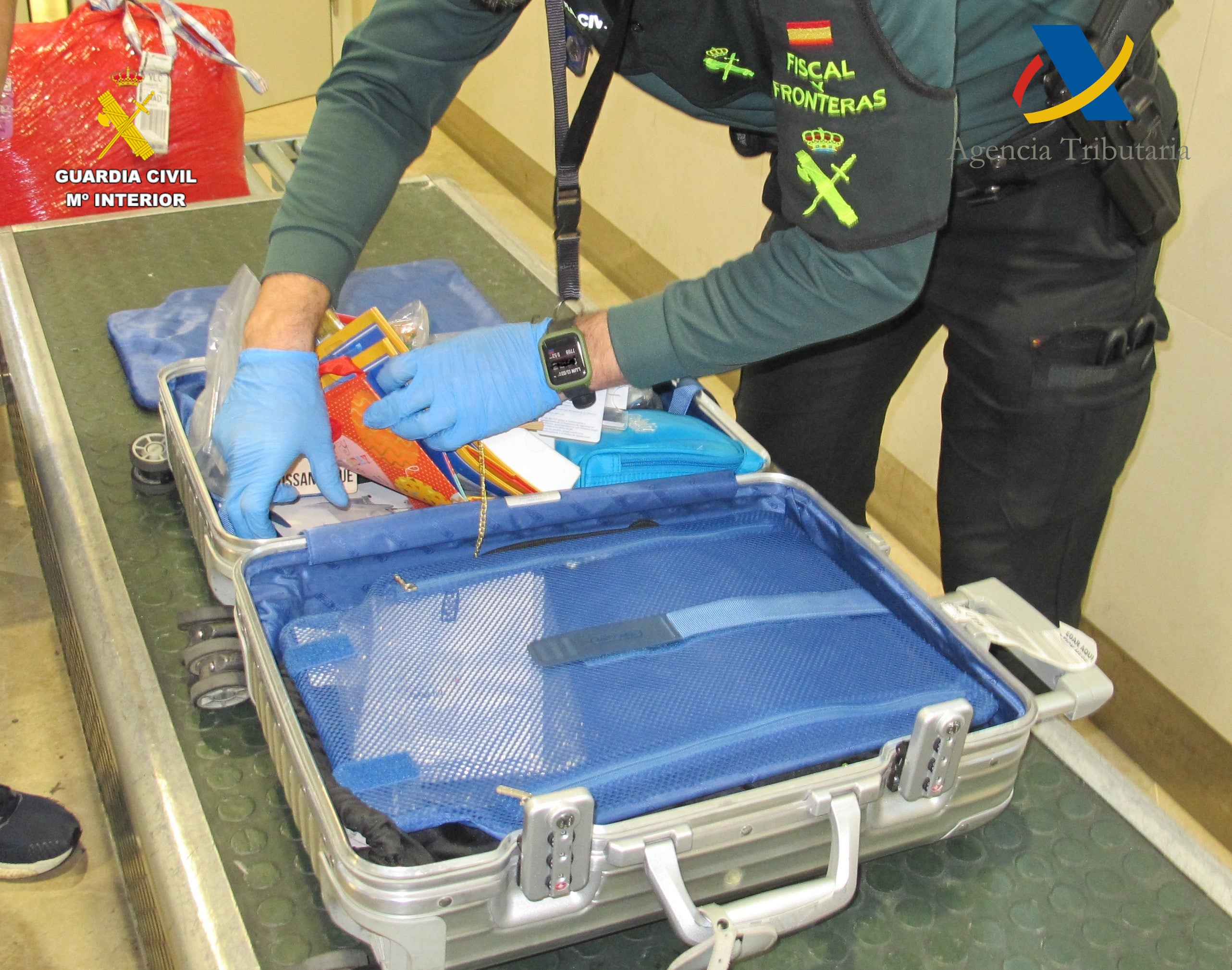 Envían a prisión al detenido en el aeropuerto de Valencia con 4 kg de cocaína en la maleta Envían a prisión al detenido en el aeropuerto de Valencia con 4 kg de cocaína en la maleta