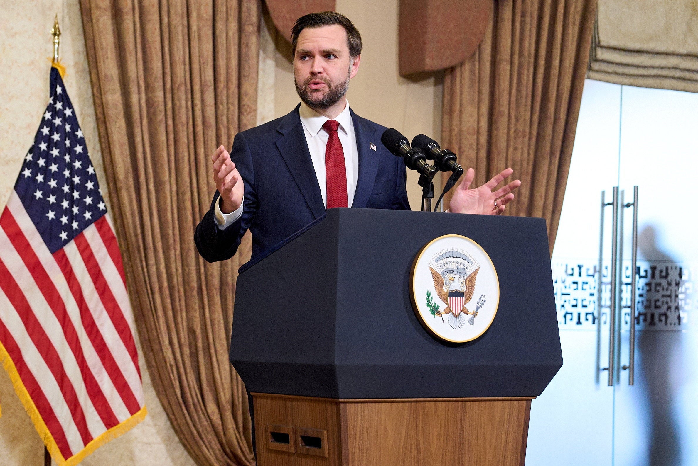 El vicepresidente de Estados Unidos, JD Vance, habla durante una conferencia de prensa tras reunirse con representantes de Pakistán e Irán El vicepresidente de Estados Unidos, JD Vance, habla durante una conferencia de prensa tras reunirse con representantes de Pakistán e Irán