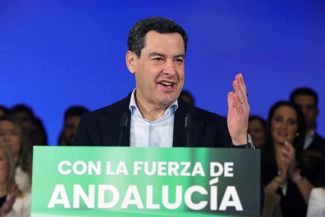El PP podría reeditar la mayoría absoluta y el PSOE caería por debajo de los 30 escaños, según el CIS andaluz El PP podría reeditar la mayoría absoluta y el PSOE caería por debajo de los 30 escaños, según el CIS andaluz