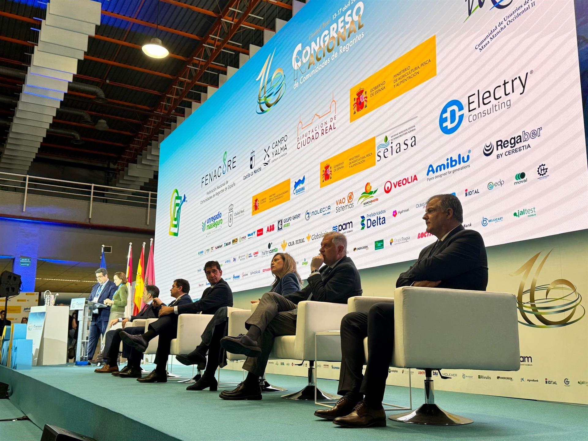 Regantes de todo el país se dan cita en Ciudad Real para debatir sobre el futuro del regadío español Regantes de todo el país se dan cita en Ciudad Real para debatir sobre el futuro del regadío español