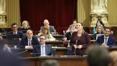 La Presidenta del Govern, Marga Prohens, durante la sesión de control este martes en el Parlament. La Presidenta del Govern, Marga Prohens, durante la sesión de control este martes en el Parlament.