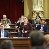  La Presidenta del Govern, Marga Prohens, durante la sesión de control este martes en el Parlament. 