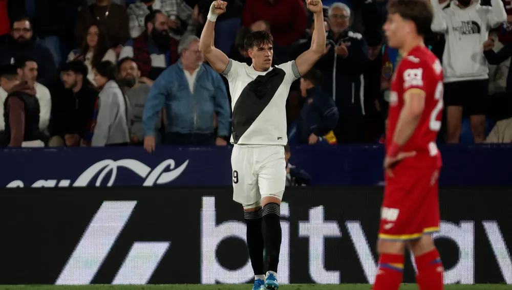 Carlos Espí sigue alimentando la esperanza del Levante UD a golpe de gol Carlos Espí sigue alimentando la esperanza del Levante UD a golpe de gol