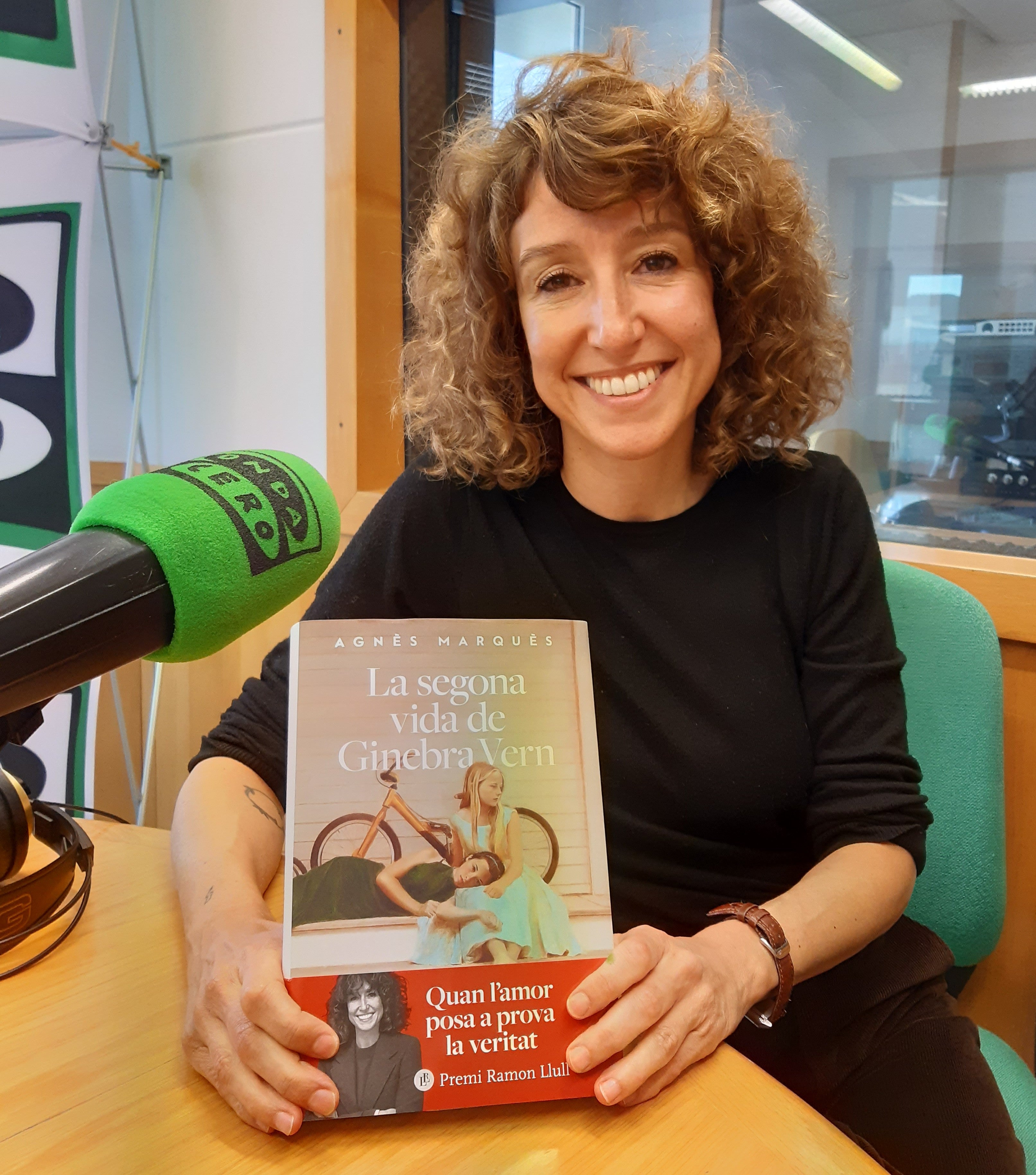 Agnès Marquès explora els límits de la veritat i el judici social a la novel·la guanyadora del Premi Ramon Llull, "La segona vida de Ginebra Vern" Agnès Marquès explora els límits de la veritat i el judici social a la novel·la guanyadora del Premi Ramon Llull, "La segona vida de Ginebra Vern"