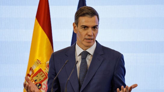 El presidente del Gobierno, Pedro S&aacute;nchez, durante su comparecencia en Pek&iacute;n (China)/ REUTERS/Tingshu Wang