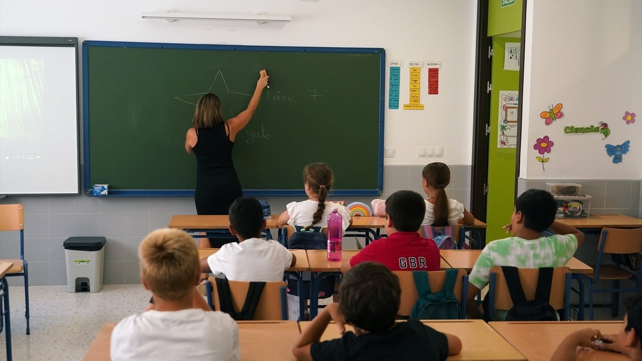 Energía y educación se unen para reconstruir los centros afectados por la DANA Energía y educación se unen para reconstruir los centros afectados por la DANA