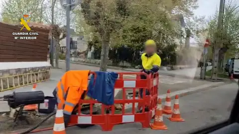 Siete personas detenidas como operarios de mantenimiento fakes que robaban cobre a plena luz del día en pueblos de Cantabria Siete personas detenidas como operarios de mantenimiento fakes que robaban cobre a plena luz del día en pueblos de Cantabria