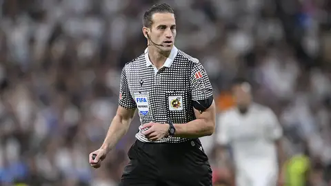 Alberola Rojas durante el Real Madrid - Girona Alberola Rojas durante el Real Madrid - Girona