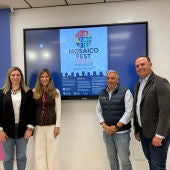 Óscar Urtasun, concejal de Bienestar Social, Convivencia e Integración (derecha) en la presentación del I Mosaico Fest