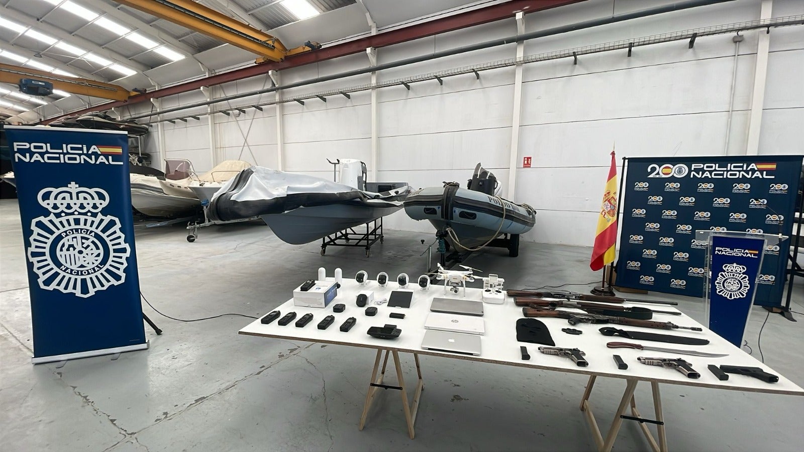 Las Policía Nacional detiene a 24 personas por favorecer la inmigración ilegal entre el norte de África y España Las Policía Nacional detiene a 24 personas por favorecer la inmigración ilegal entre el norte de África y España