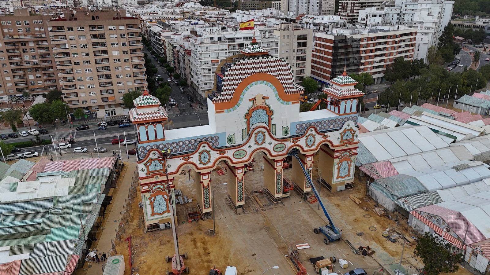 El espectáculo previo al Alumbrado de la Feria estará a cargo del mítico grupo Raya Real El espectáculo previo al Alumbrado de la Feria estará a cargo del mítico grupo Raya Real